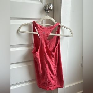Lululemon Tank size 6!! It great condition just needs to be steamed haha!!